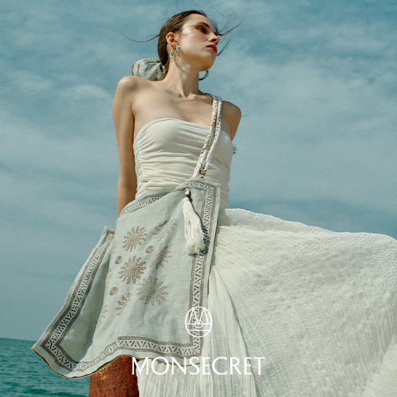 MONSECRET旭日流浪包小众高级感度假斜跨包2025新款麻布包单肩包