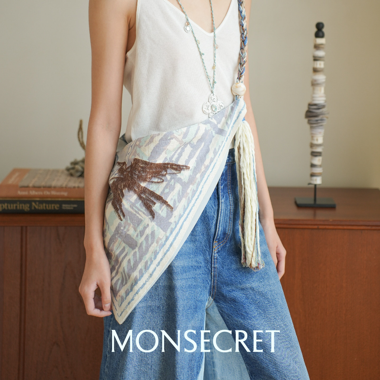 MONSECRET游记信使包度假印花三角包编织包带日常通勤百搭布包女