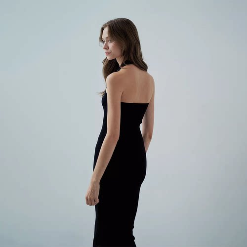 黑色高级U领修身挂脖针织连衣裙