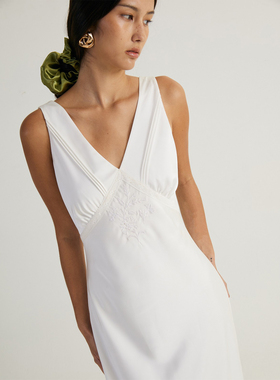 OTHERSTORE 天鹅湖 法式刺绣V领白色连衣裙女高级感醋酸缎面裙子