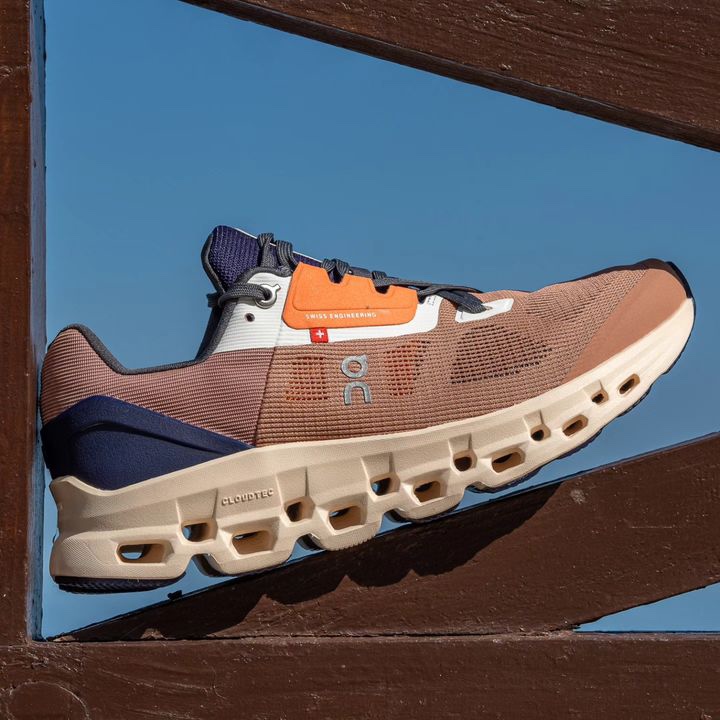 双层减震透气稳定支撑跑鞋