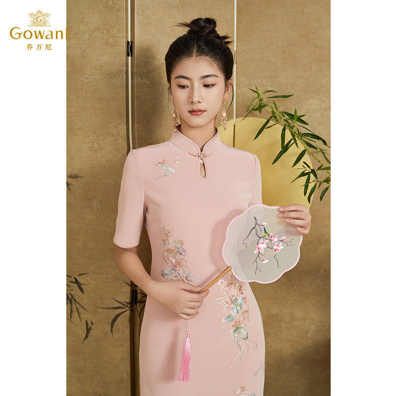 乔万尼2026春季新中式旗袍连衣裙女刺绣高级感国风长袖短袖中长款