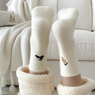 可爱毛毛绒袜子女秋冬季加绒加厚保暖中筒棉袜居家刺绣睡眠地板袜