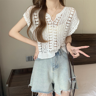 春秋女装新款外穿百搭休闲V领背心洋气钩花镂空无袖马甲ins超火