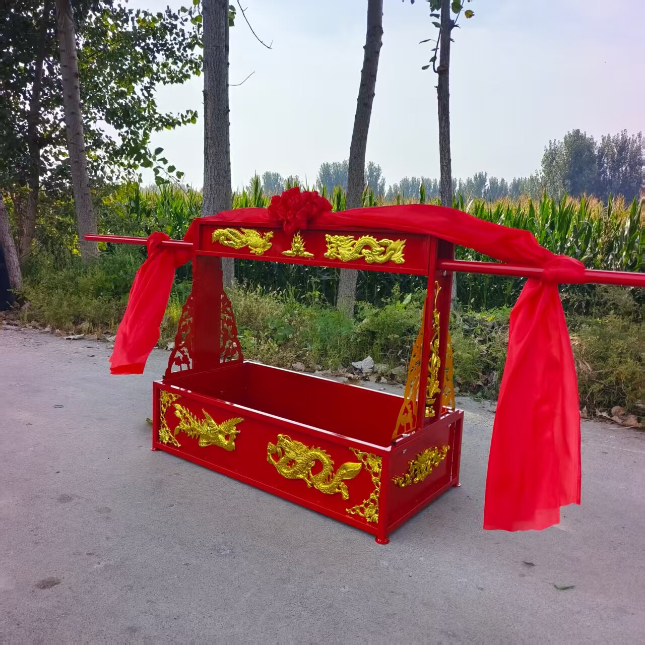 红色龙纹金漆雕花新娘迎亲礼盒