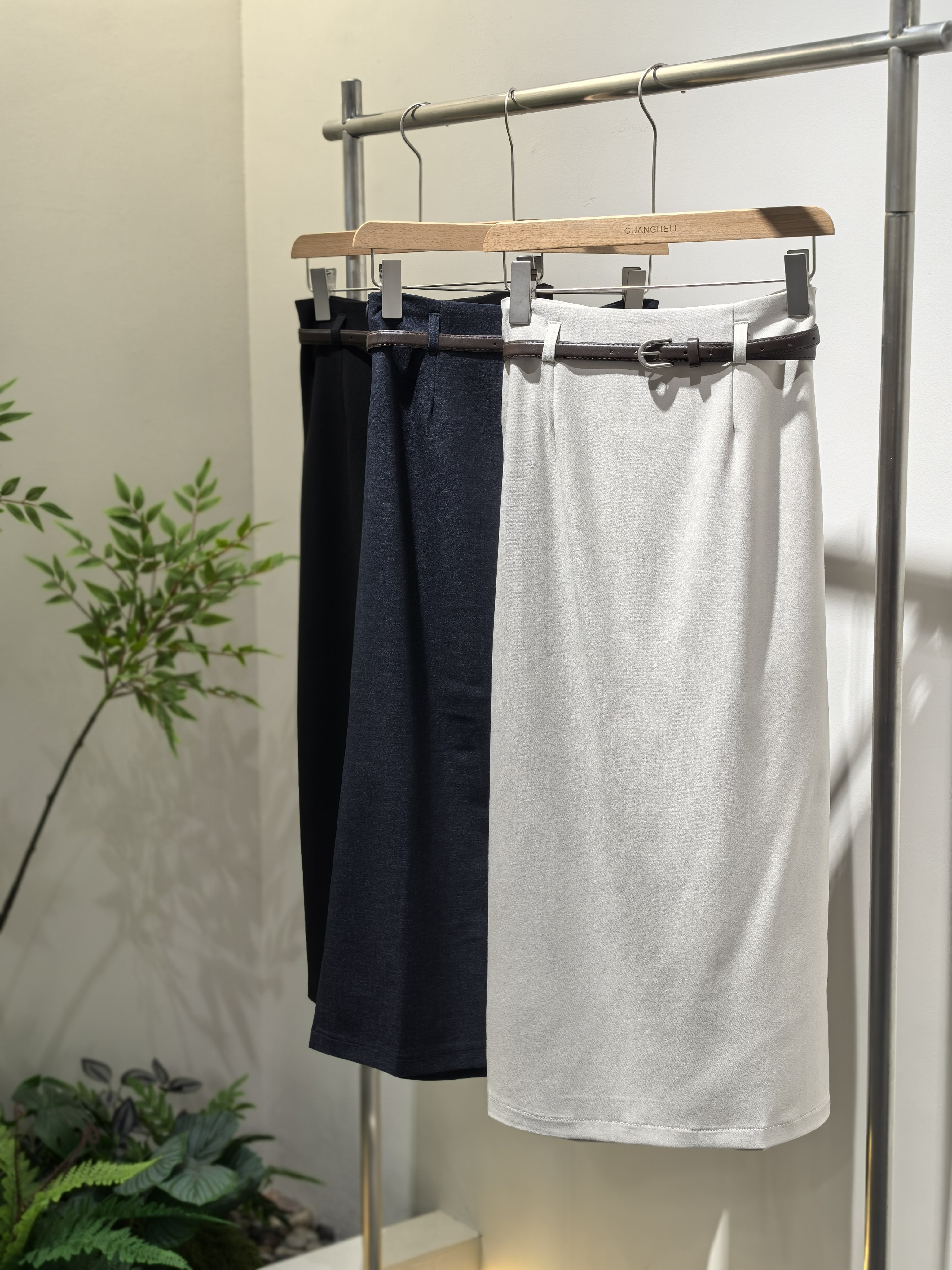 2026春季新款时尚气质百搭显瘦直筒半身裙女职业面试穿搭西装裙子