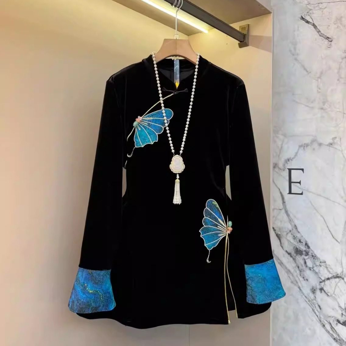 2026高级感新中式蝴蝶装饰气质轻奢大码胖MM显瘦丝绒国风开叉上衣,女装/女士精品,大码内搭,淘宝优惠券,粉丝福利购,淘宝优惠卷