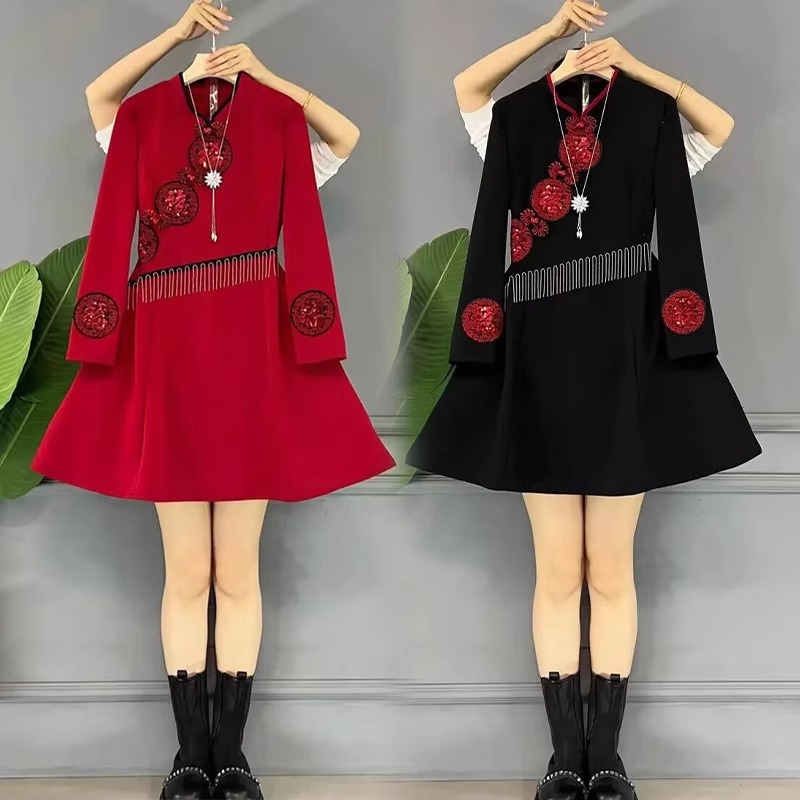 胖mm大码女装2025新款轻奢时尚复古盘扣改良版旗袍裙流苏长袖裙子