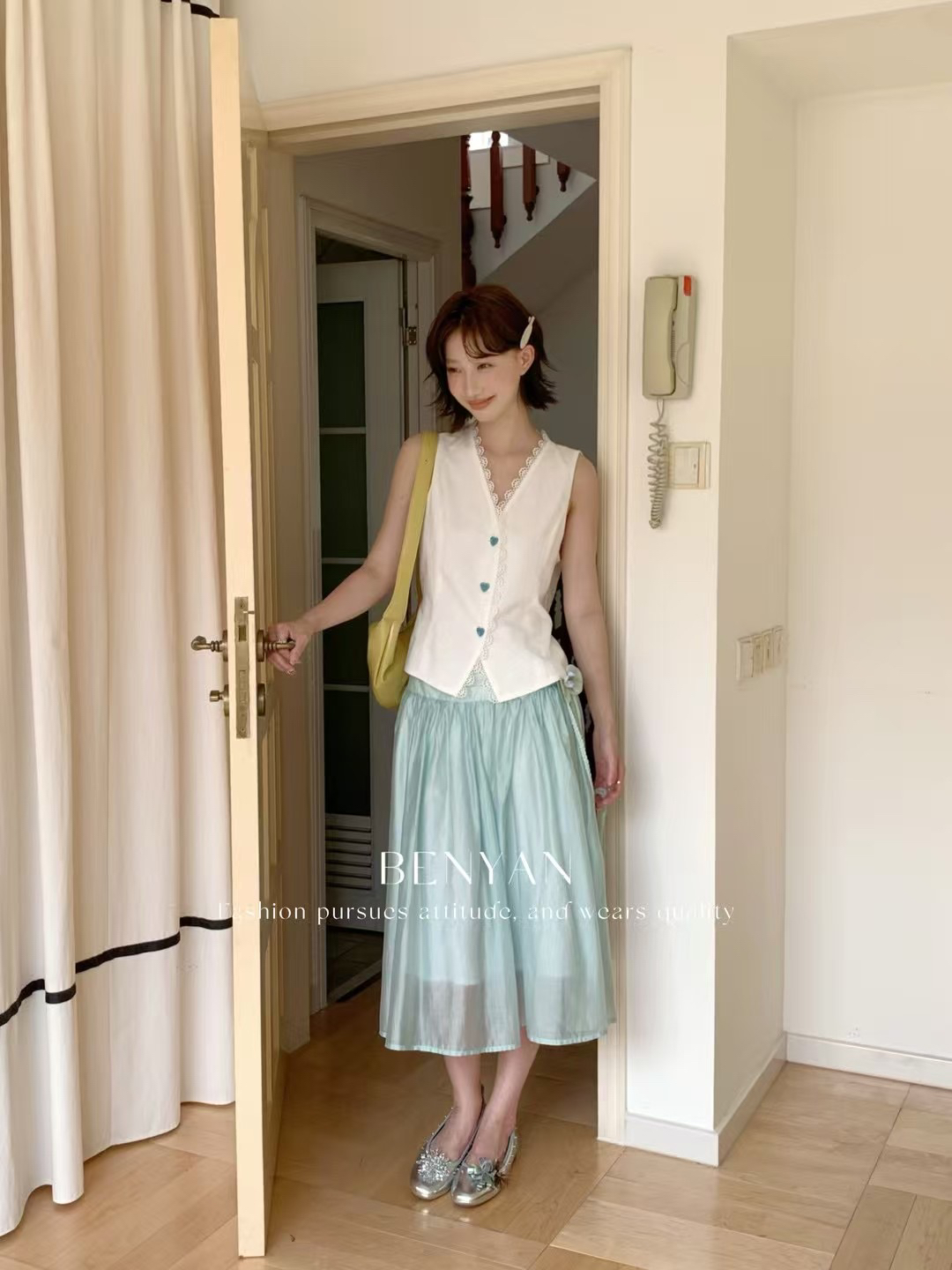 benyan25夏韩版蕾丝V领单排扣无袖马甲背心女小众上衣蓝色半裙
