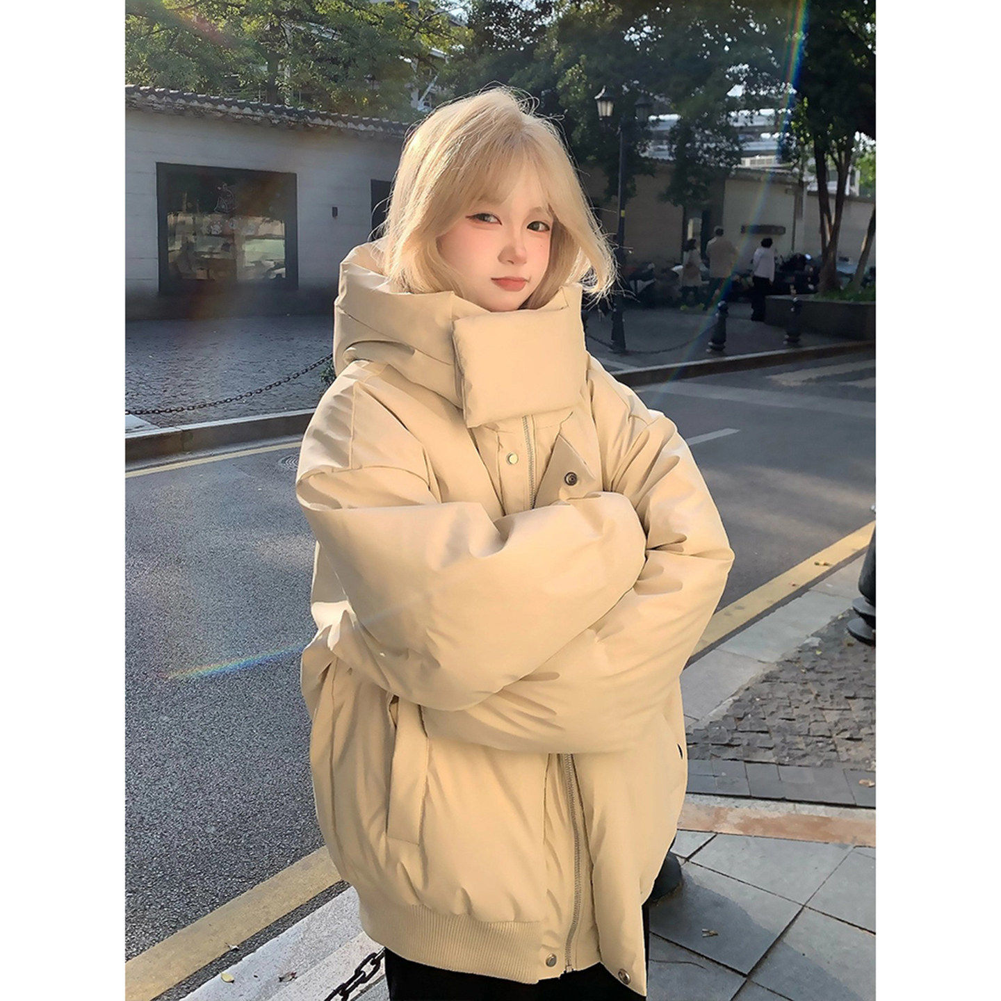 米白色PU皮连帽羽绒棉服