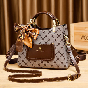 2025新款休闲时尚百搭大容量手提包女士单肩斜挎包水桶包跨境