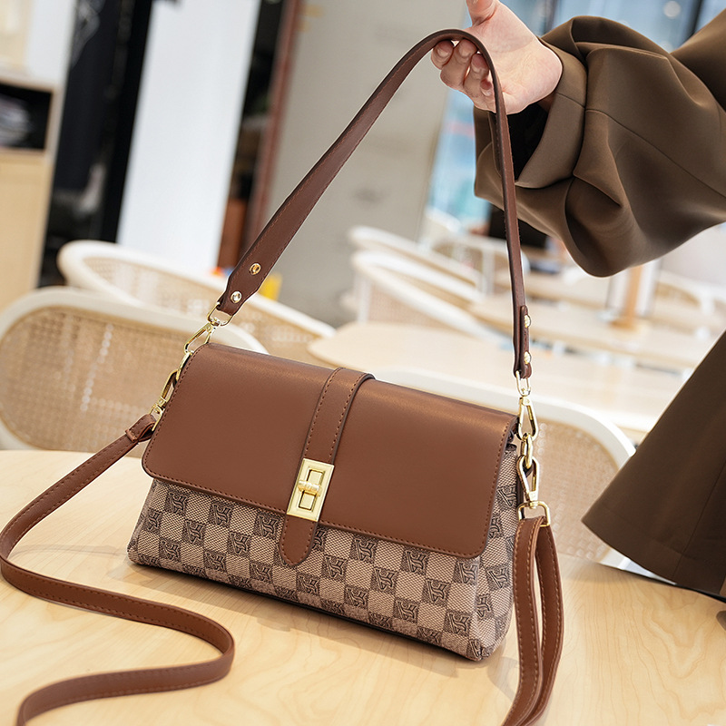 爆款休闲斜挎方包通勤斜挎包2025新款时尚秋冬百搭女士单肩包