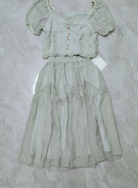 浅绿色轻薄套装裙 上衣长44胸围90 裙长70腰60-76 L码偏小 不退换