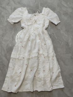 L码 花朵刺绣连衣裙 腰围76 胸90 不退换 裙长107