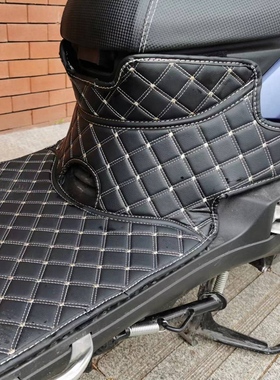 适用豪爵UCR萌哥Mboy萌妹Mgirl踏板USR摩托车全包围脚踏垫AFR125