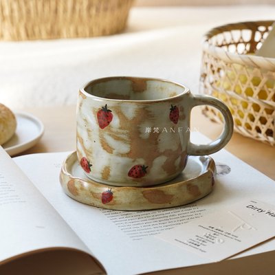 岸梵创意复古草莓咖啡杯可爱水杯陶瓷马克杯高颜值下午茶杯情侣杯