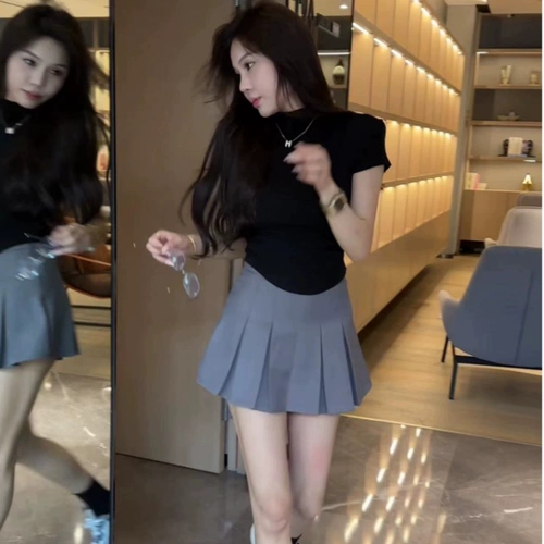 Комплект, приталенный корсет, футболка с коротким рукавом, шорты, популярно в интернете, высокий воротник, высокая талия