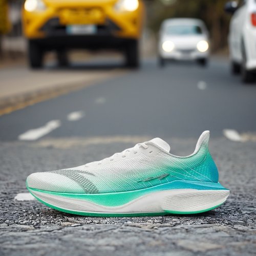 安踏马赫4代PROV2氮科技跑步鞋