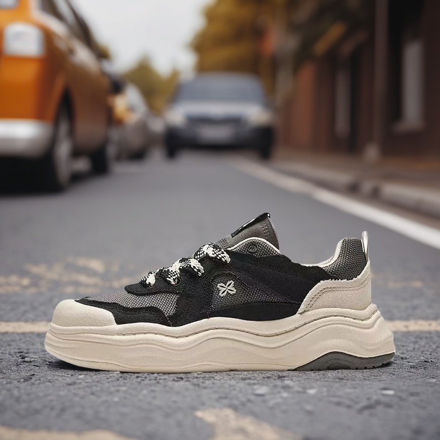 安踏熔岩蛋糕女子运动板鞋