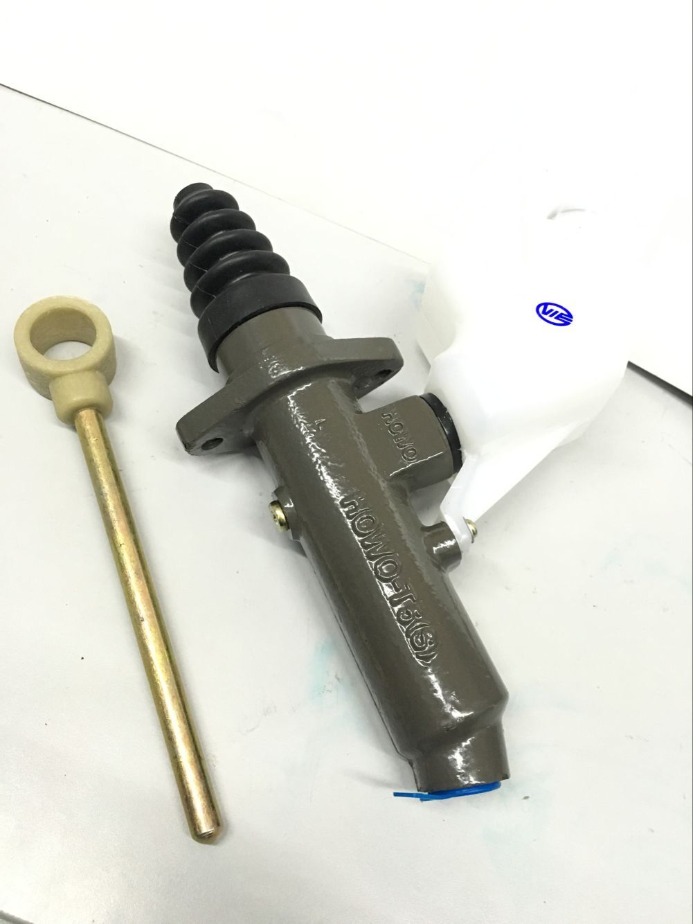 适用于重汽豪沃豪运离合器总泵万安配套离合器分泵总泵配件