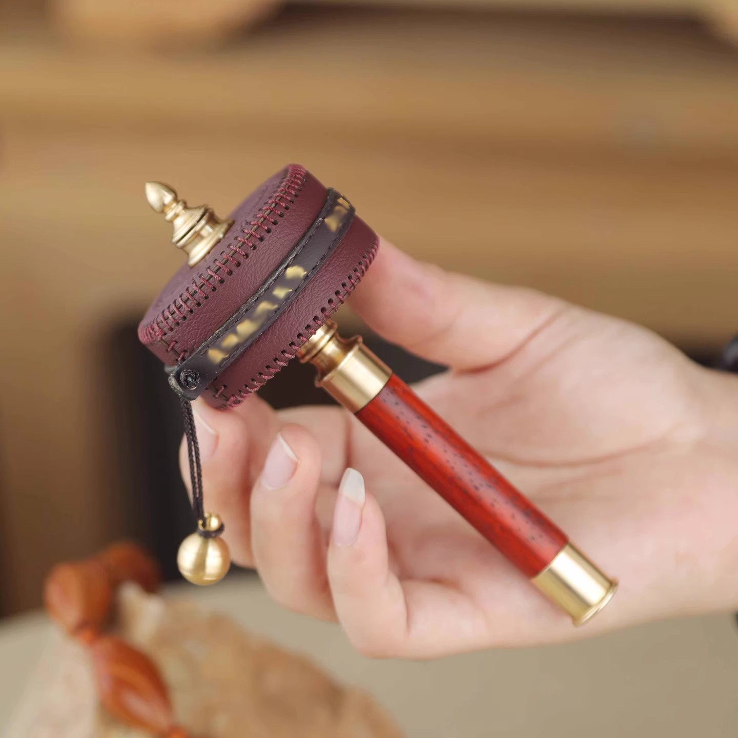 藏式民族风迷你随身黄铜加皮手工缝制小手摇六字绿度母手持转轮