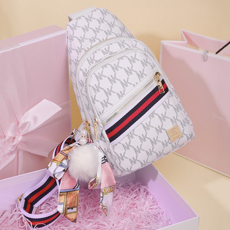 洋气胸包新款超火休闲百搭运动