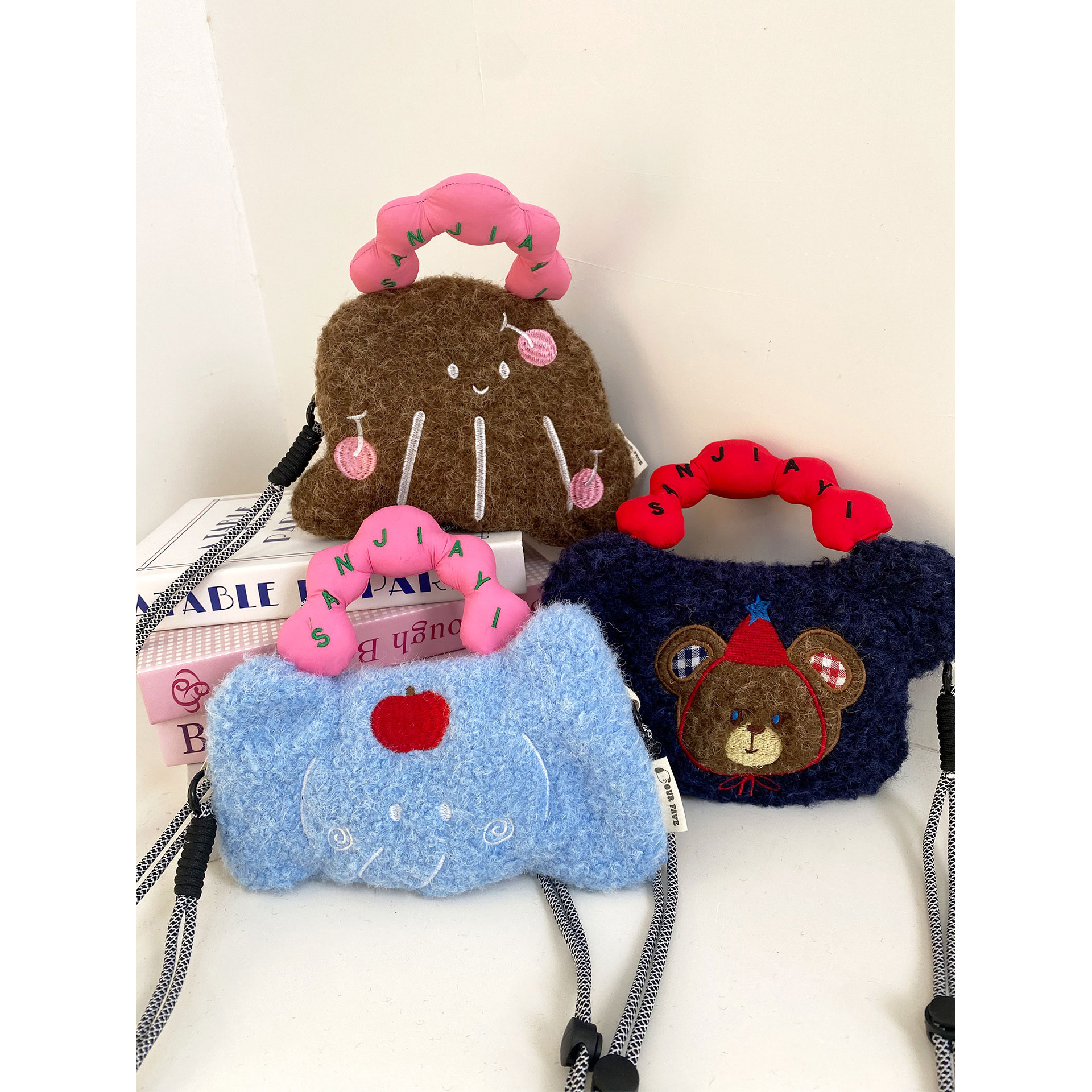 便携单肩斜挎小毛绒包