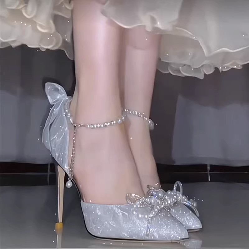 高跟鞋女2025夏季新款尖头浅口细跟蝴蝶结婚鞋丝带珍珠链镂空凉鞋