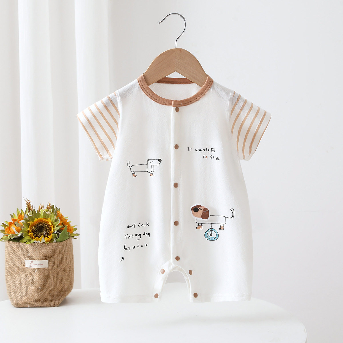 2026年夏季新款男宝宝外出连体衣可爱卡通图案夏季短袖短裤爬爬服