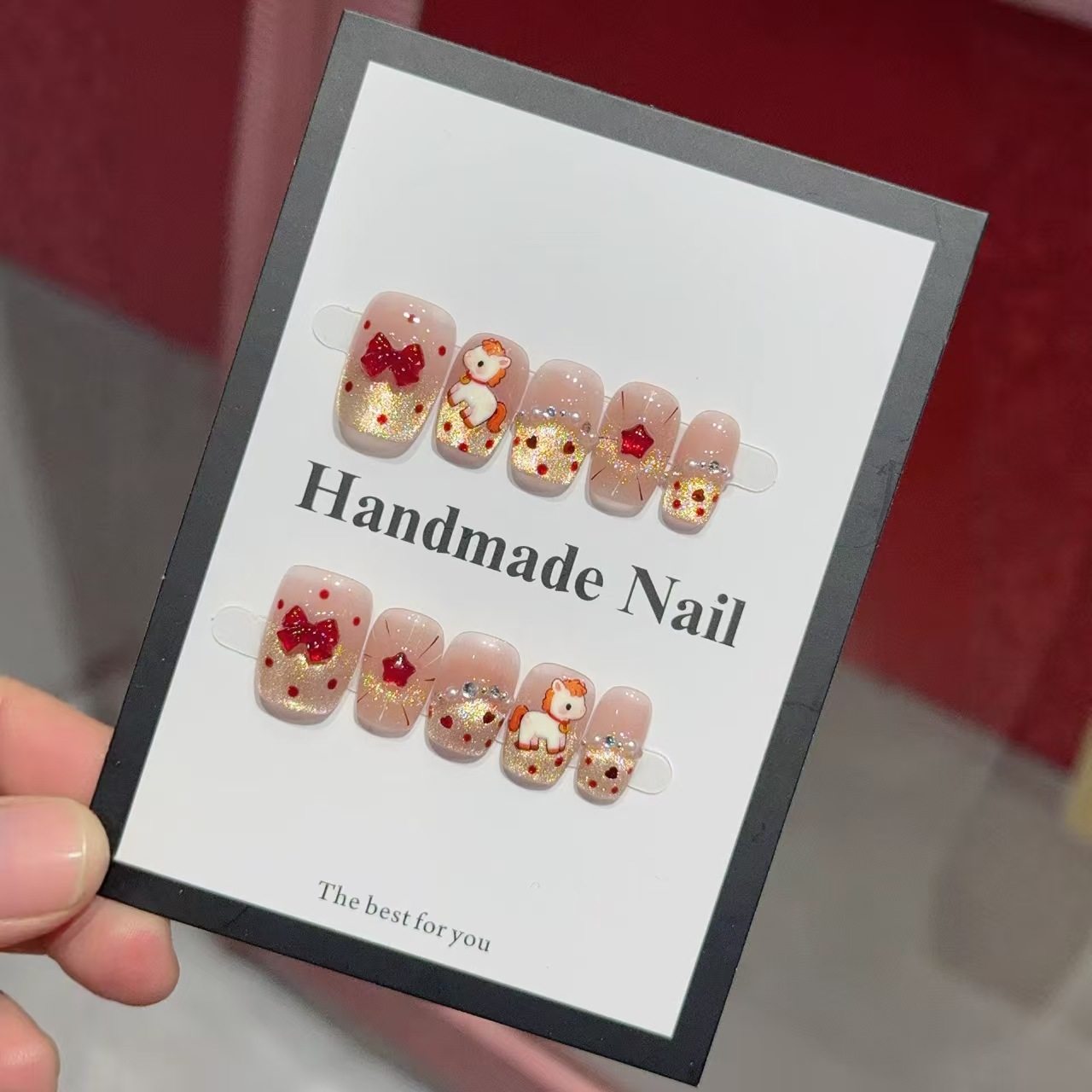 【金色小马】爆闪金色猫眼纯手工穿戴甲可爱小马红色蝴蝶结美甲贴,彩妆/香水/美妆工具,穿戴甲/甲片,淘宝优惠券,粉丝福利购,淘宝优惠卷