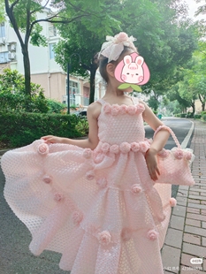 新款儿童时装秀环保服装粉红色气泡膜手工制作连衣裙亲子演出服