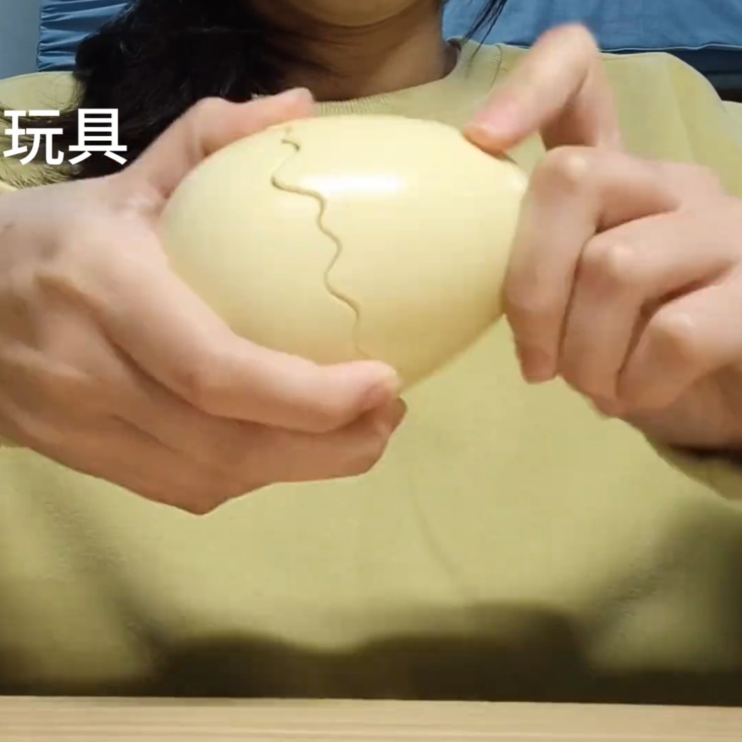蹦蛋萌兽孵蛋小鸭小孩玩具动物造型发条控制行走破壳变形创意趣味