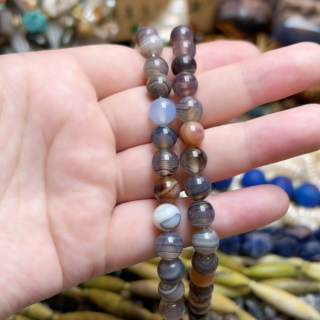 s459，8.4mm行星缠丝玛瑙圆珠一条