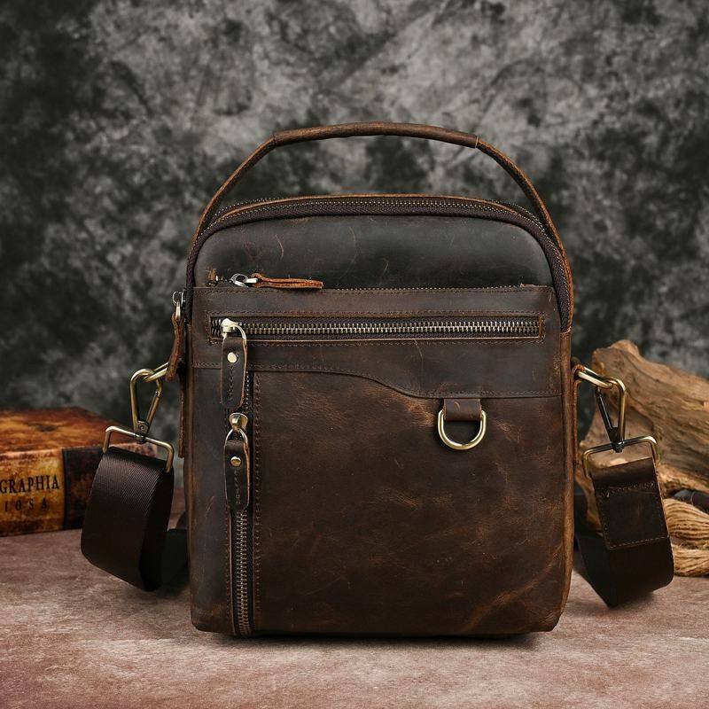 复古头层疯马皮牛皮复古男8寸大容量旅游户外单肩斜跨包背包男包