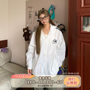 饭饭又饿了潮牌三条杠拼接连帽防晒衣女夏季宽松休闲速干薄款外套