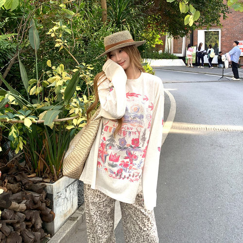 饭饭又饿了慵懒风印花长袖t恤女
