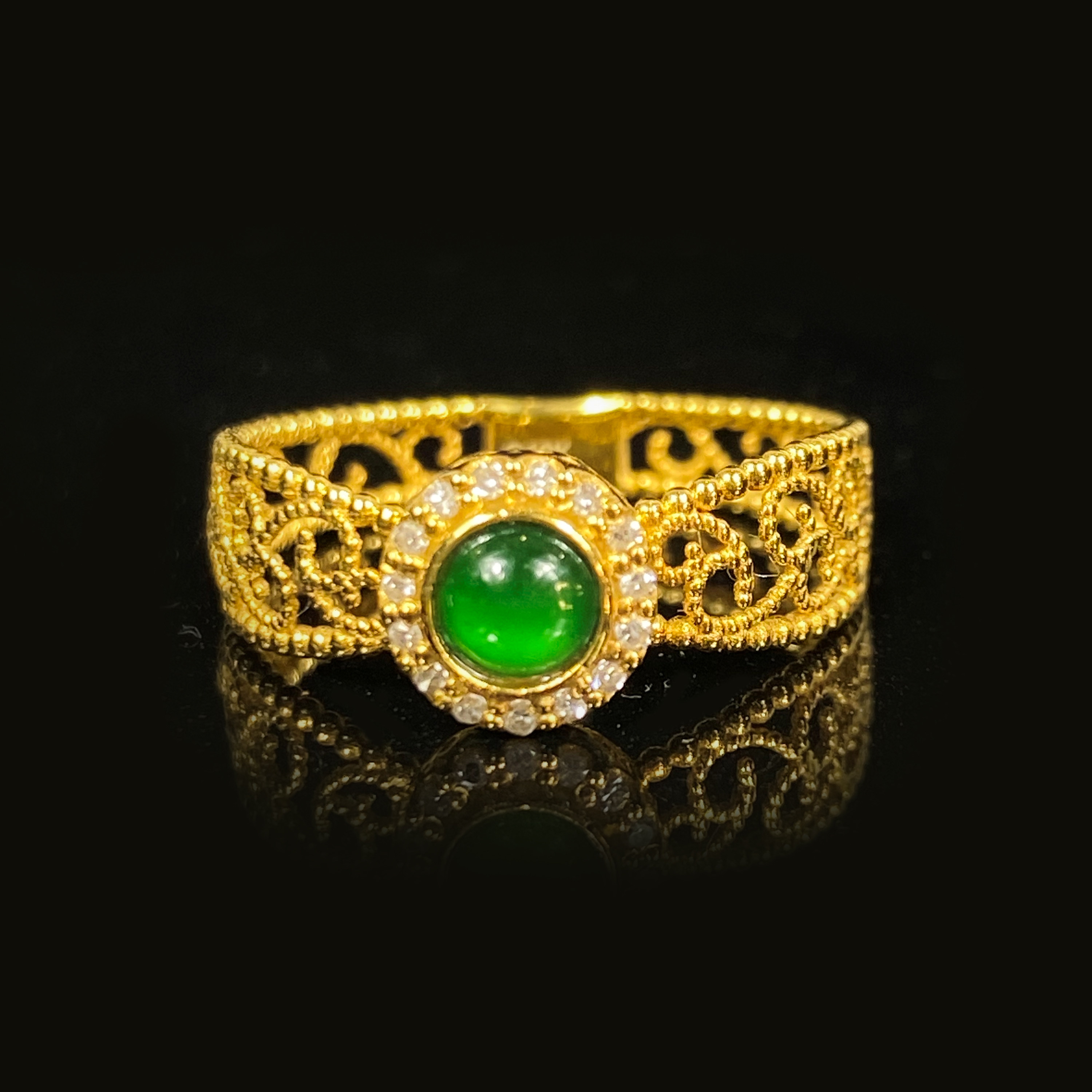 南非钻满圈太阳花镶嵌翡翠正浓阳绿宫廷风宽版镂空18K金戒指