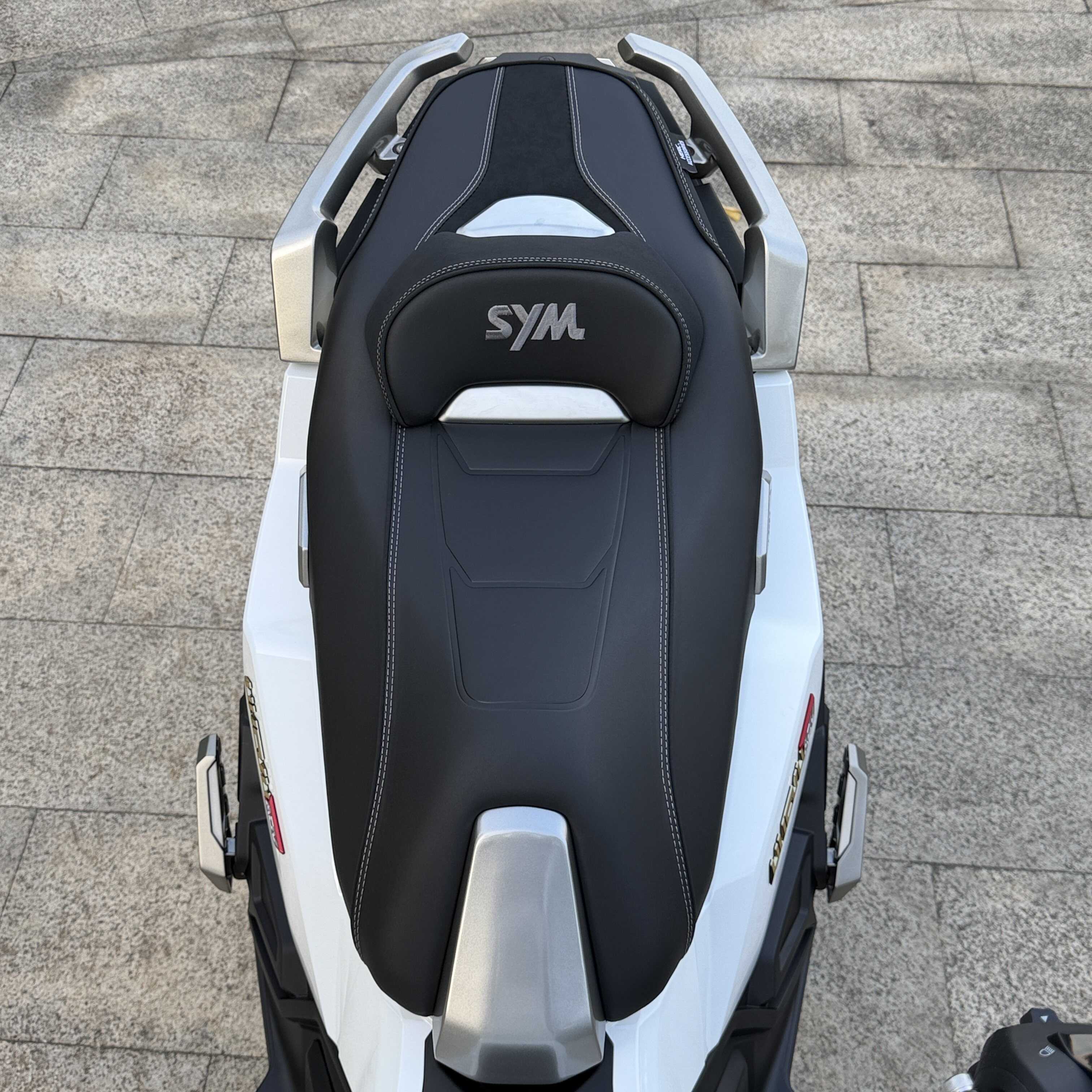 适用SYM三阳哈士奇150改装座垫 ADV150舒适坐垫总成 柔软腰靠降低图片