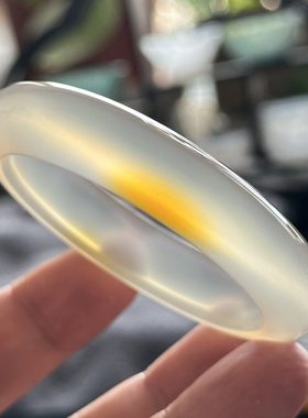 云臻阁天然海洋玉髓白冰冰透俏色鸿运当头一口糖玛瑙手镯53口径