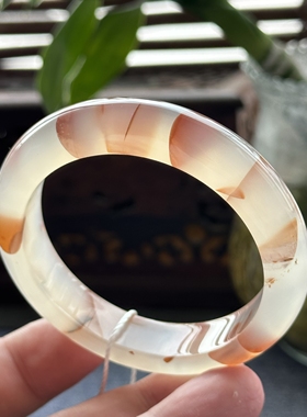 云臻阁马料天然海洋玉髓龙纹花瓣玛瑙紫红冰透清晰清新手镯56口径