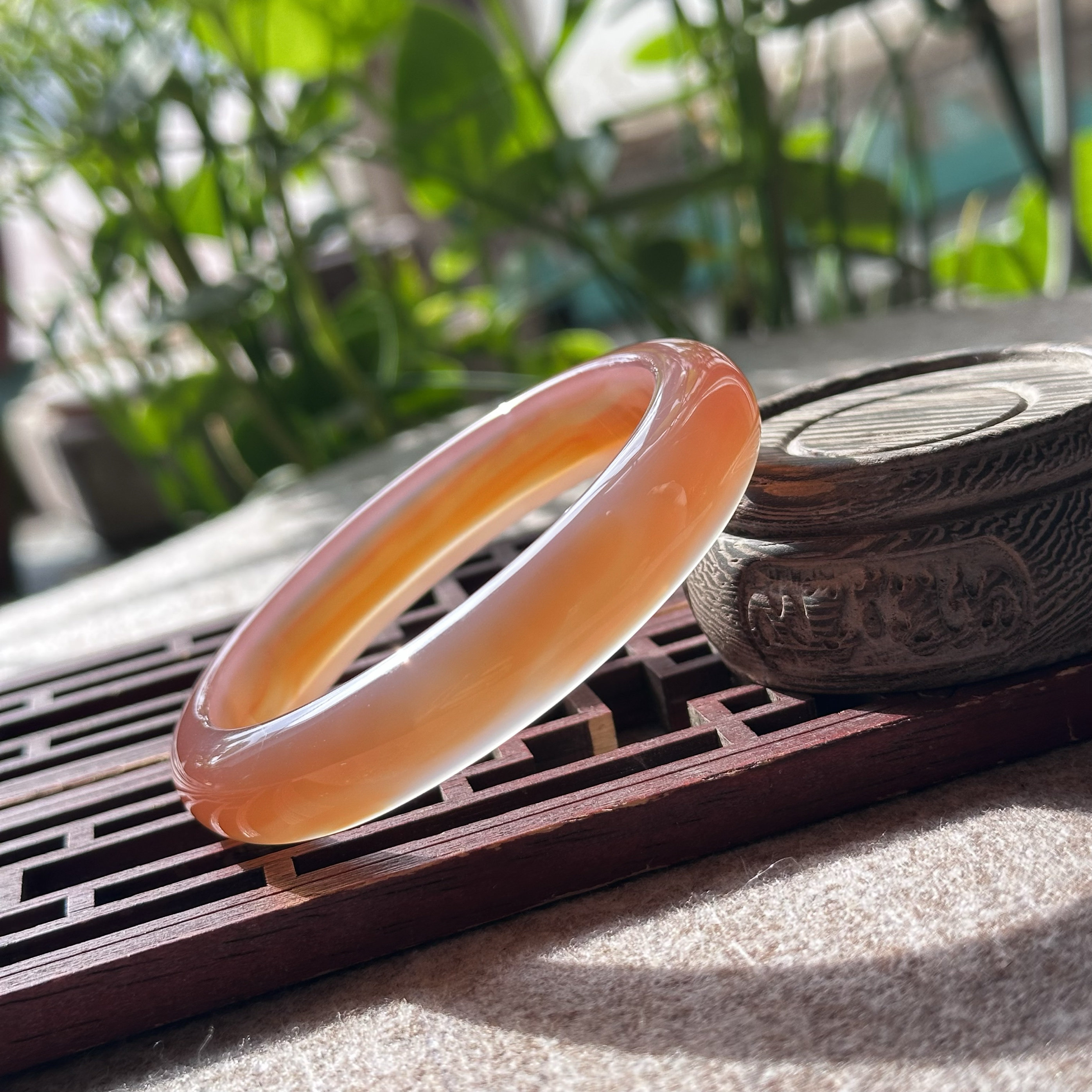 天然红玛瑙俏色中宽泥鳅背满圈糖心红玛瑙天然纹理巴玉红手镯60