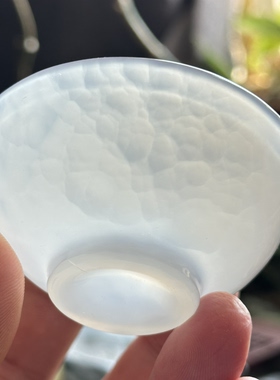 天然马料海洋玉髓白冰淡蓝底子鱼鳞纹玛瑙茶杯小茶碗主人杯摆件