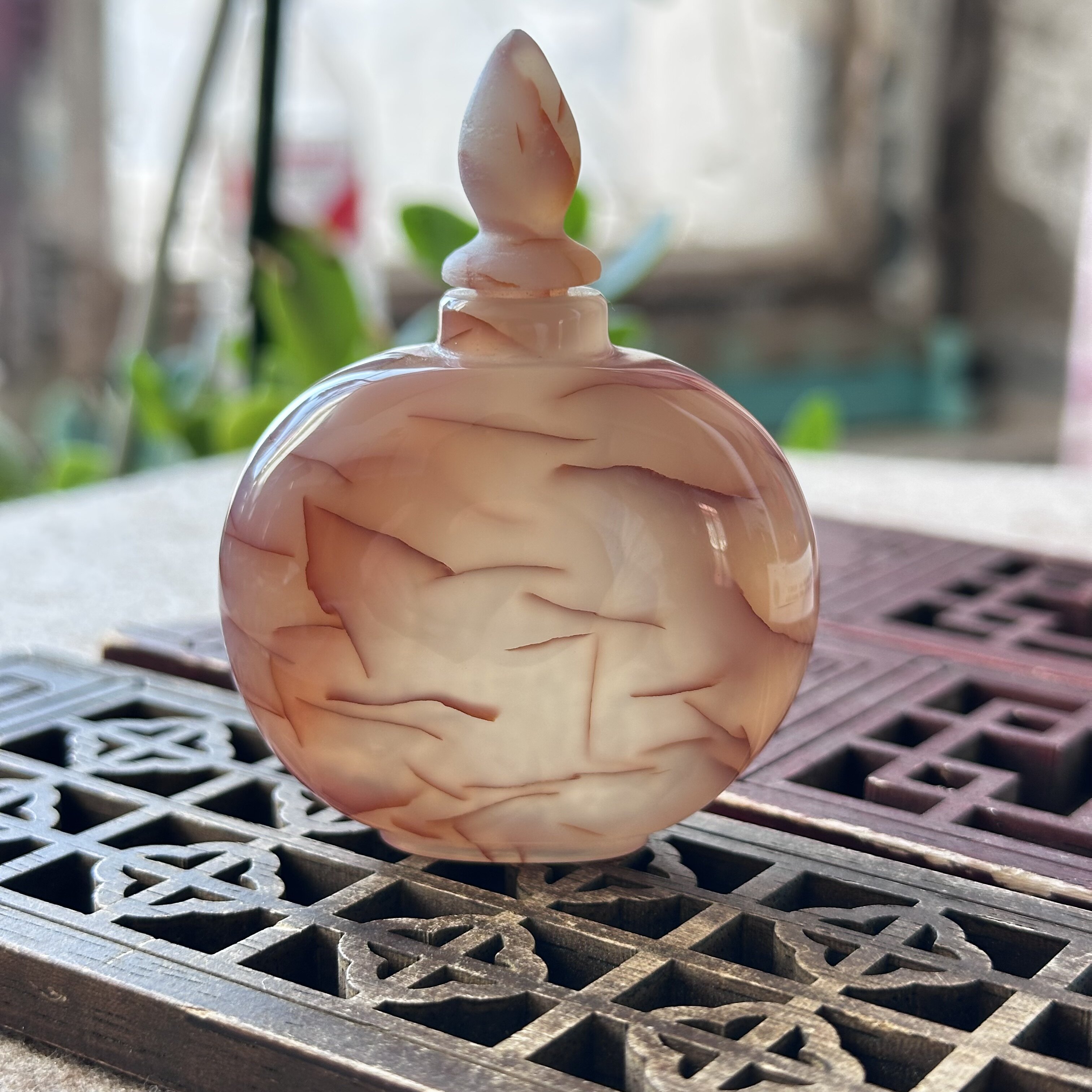 天然马料海洋玉髓高冰冰红红龙纹红花瓣鼻烟壶玛瑙摆件手把件观赏