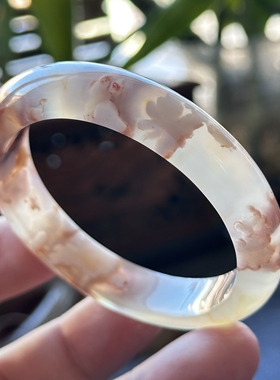 云臻阁天然马料海洋玉髓樱花冰透绽放雪白云朵红勾边玛瑙手镯53口