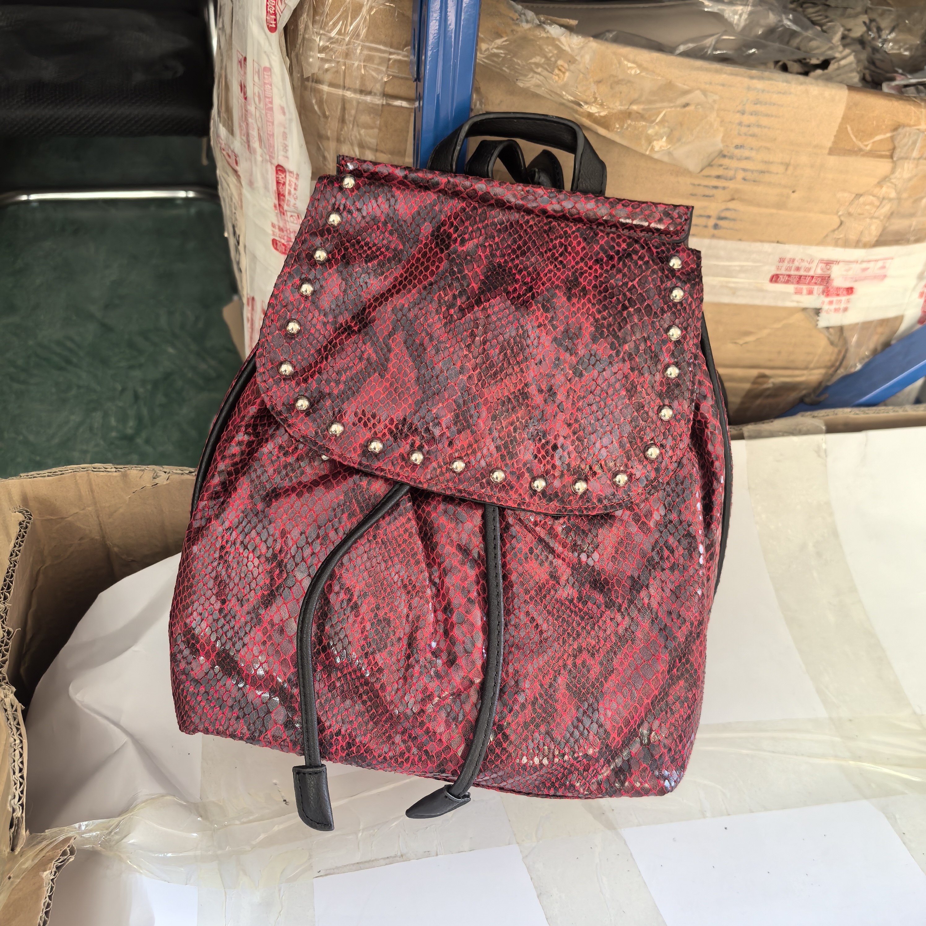 清仓外贸库存尾货女包复古蛇纹双肩包休闲旅行抽绳背包牢实软皮包