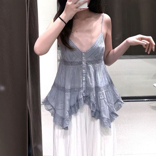 蕾丝拼接纽扣饰刺绣吊带上衣