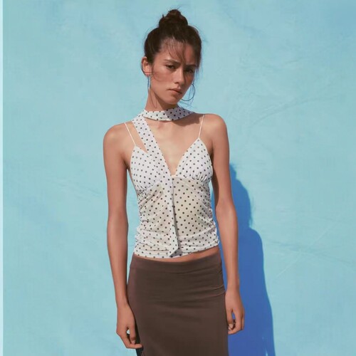 纯欲围巾饰波点法式浪漫吊带上衣