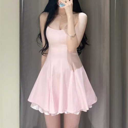 胭脂浅粉纯欲条纹拼接吊带连衣裙