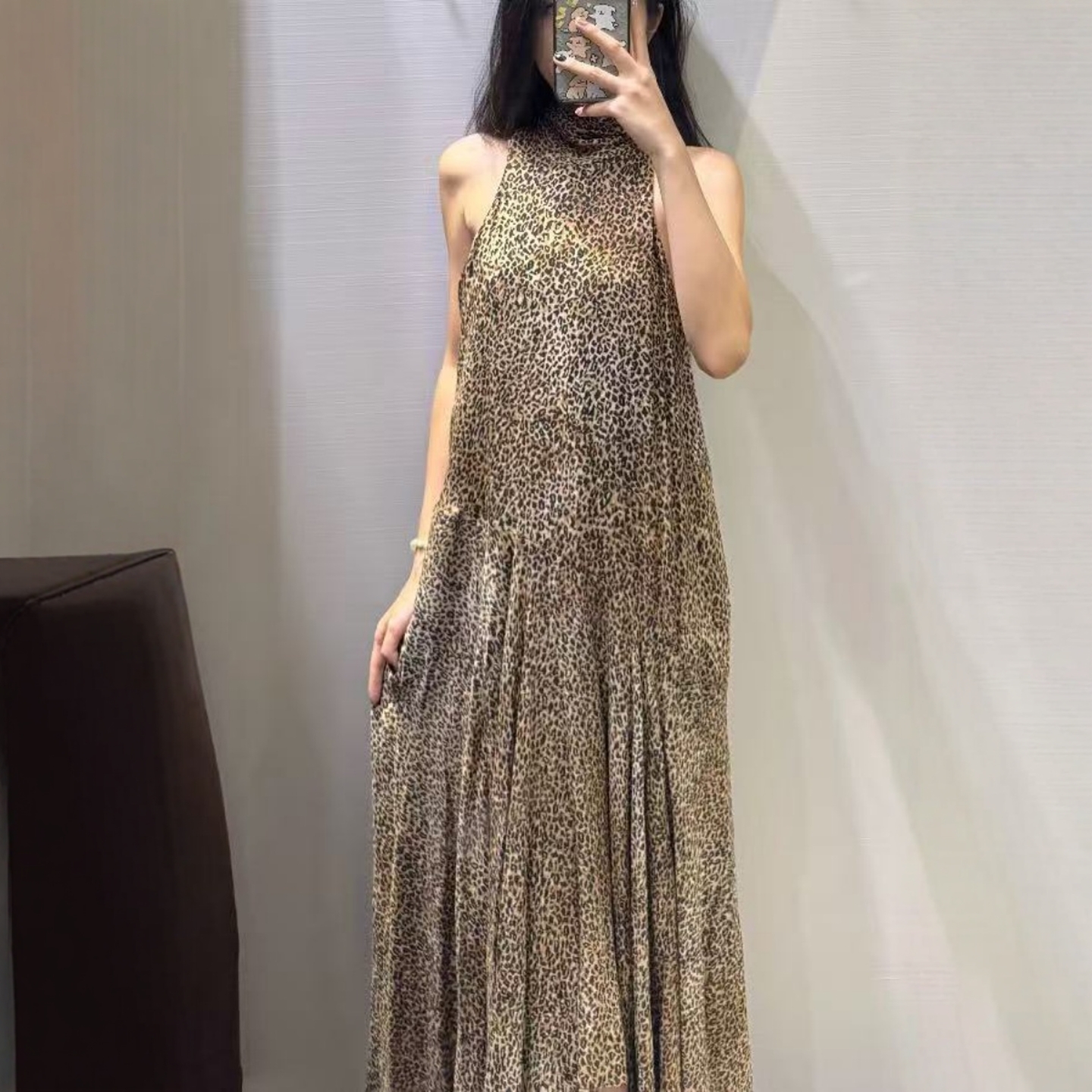 带内衬豹纹印花挂脖领连衣裙