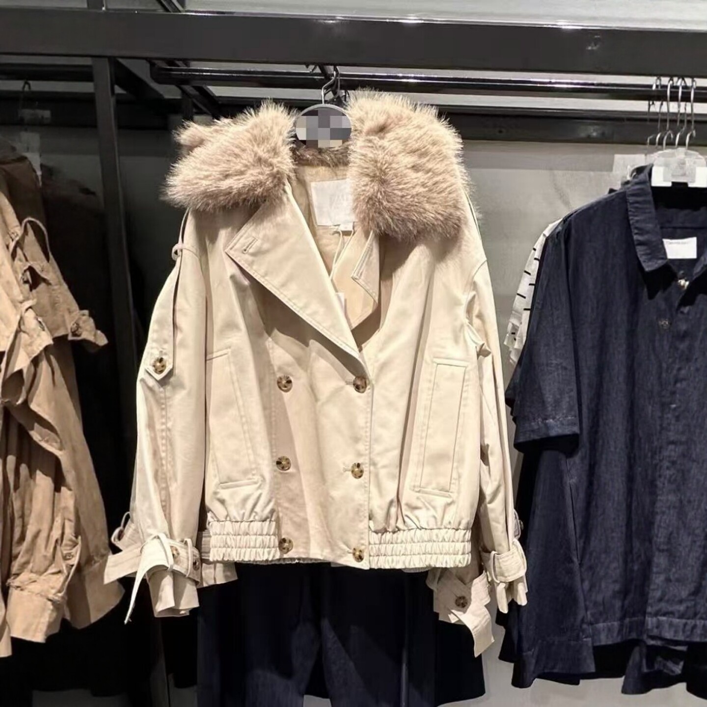 毛毛领卷边袖双排扣短款防水风衣